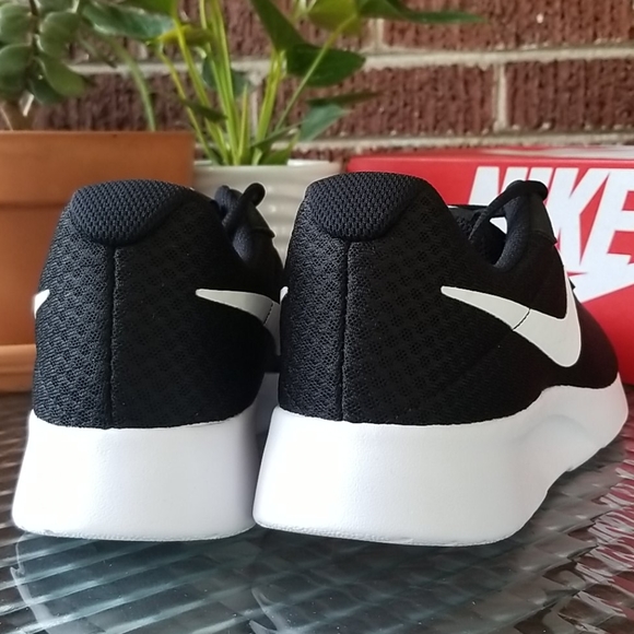 Nike Tangun Running Shoe Black / White Womens 10 - Picture 6 of 9